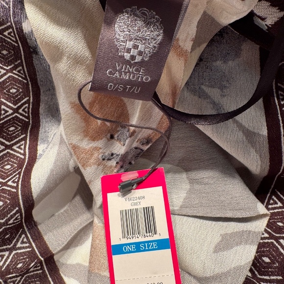 Women’s Wrap / Coverup Vince Camuto ONE SIZE - BRAND NEW - 100% Rayon - Picture 9 of 9